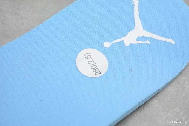 1 UNC Jordan Low Air (W) AO9944-441 0713